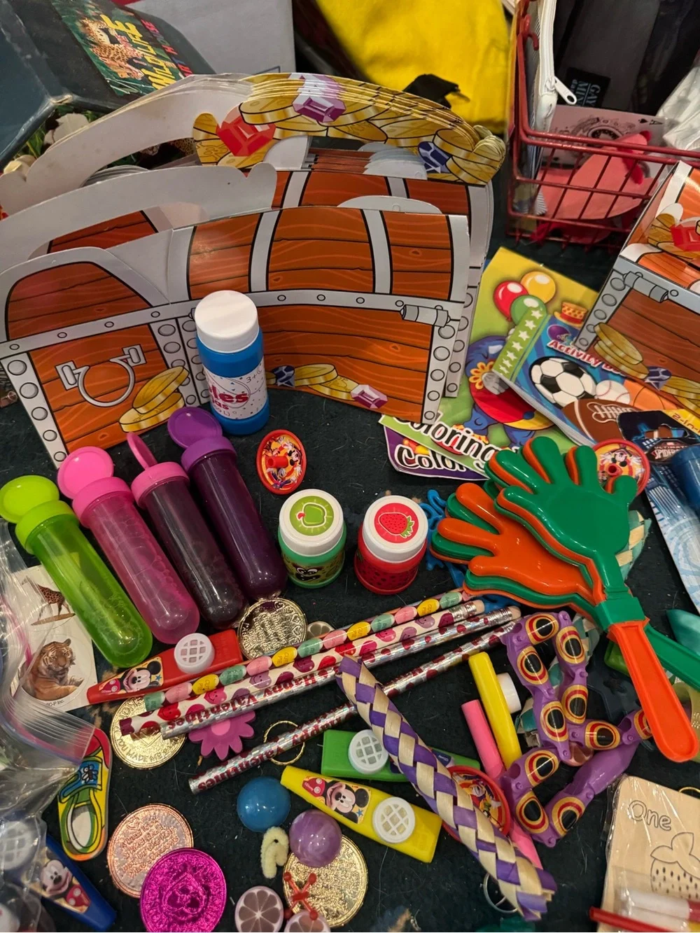 Party Treasure Chest Favor Kit - Multicolor